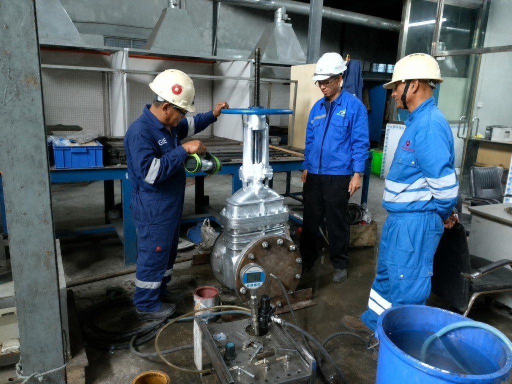 Gate valve pressure test monitoring at Max Terminal