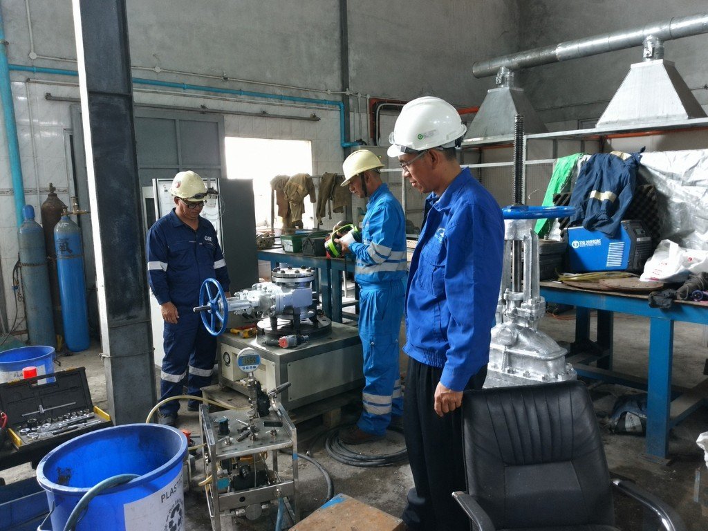 Manual valve testing and inspection at Max Terminal