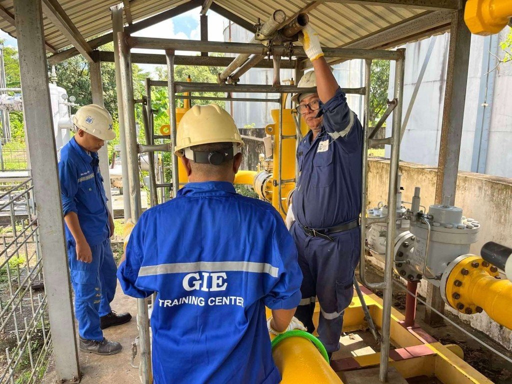 Hands-on valve training at the GIE Training Center